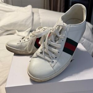 Gucci classic Red and Green Stripe sneakers. Size 38/8 women’s $350